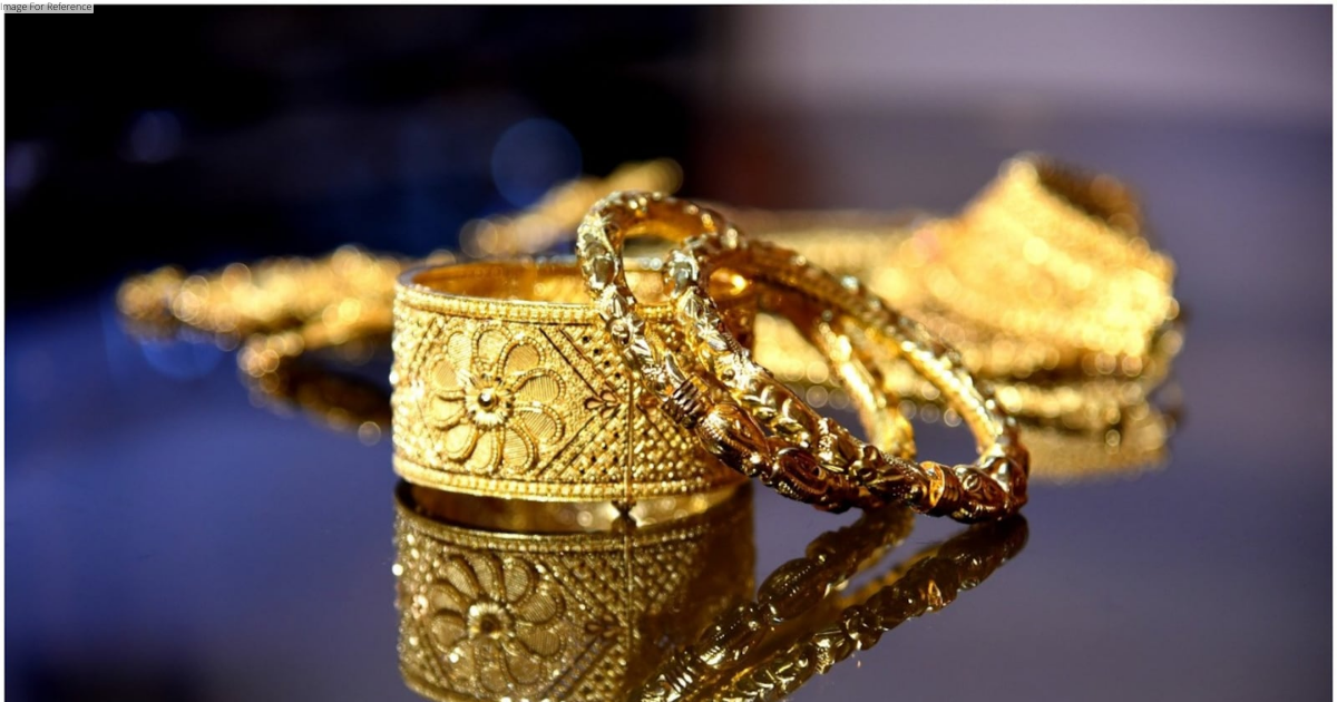 Gold falls by Rs 435; Silver tumbles Rs 1,600